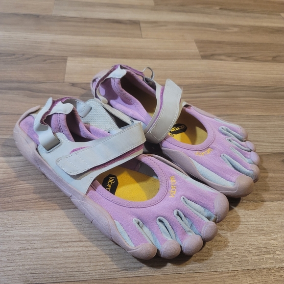 Vibram Shoes - Vibram Womens 5 Finger Running Shoes Size 38 US 7.5-8 Hook & Loop Toe Barefoot